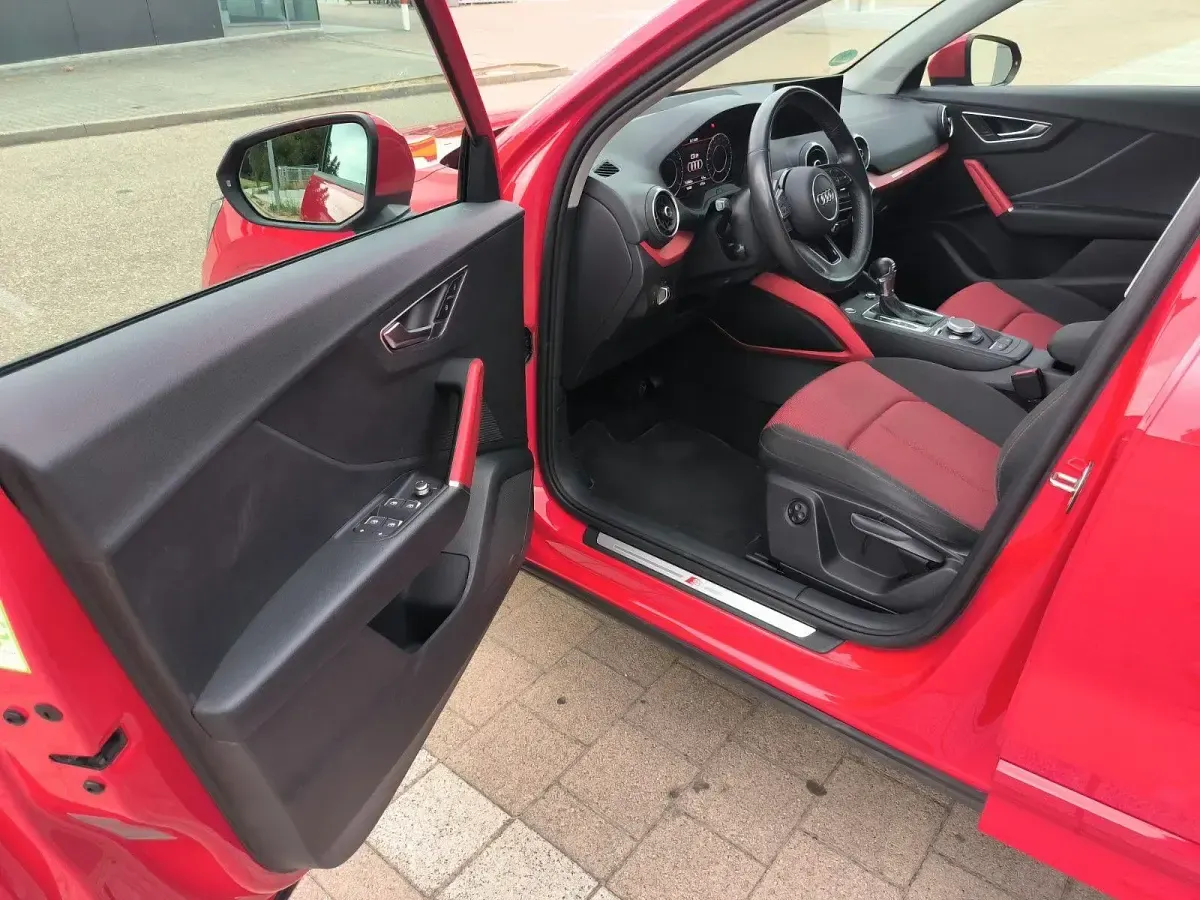Gebraucht Audi Q2 Sport 150 PS (110 kW) 2017 Rot SUV