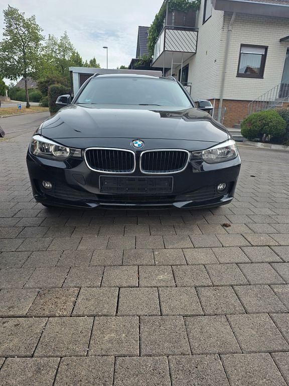 Schwarz Gebraucht 2014 BMW 316 Kombi | 9.200 € (Fairer Preis) - Bild 1/4
