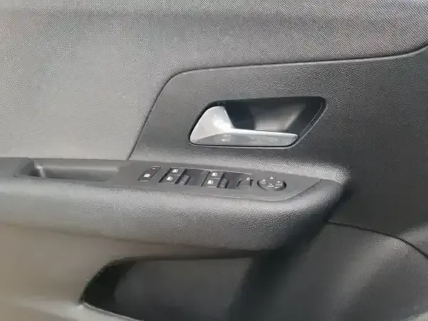 Używany Opel Mokka Edition 101 KM (74 kW) 2022 Czarny SUV