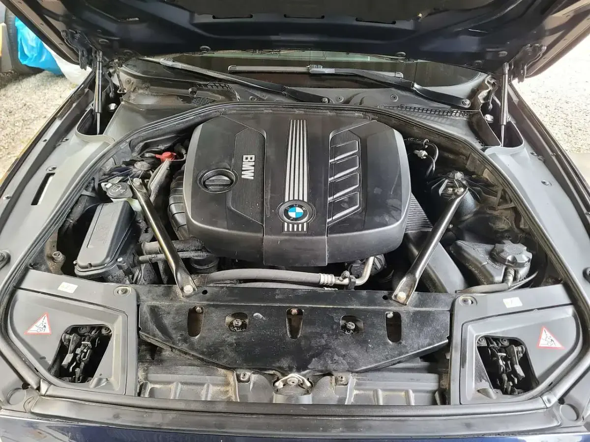 Second-hand BMW 520 184 CP (135 kW) 2011 Albastru Berlinǎ