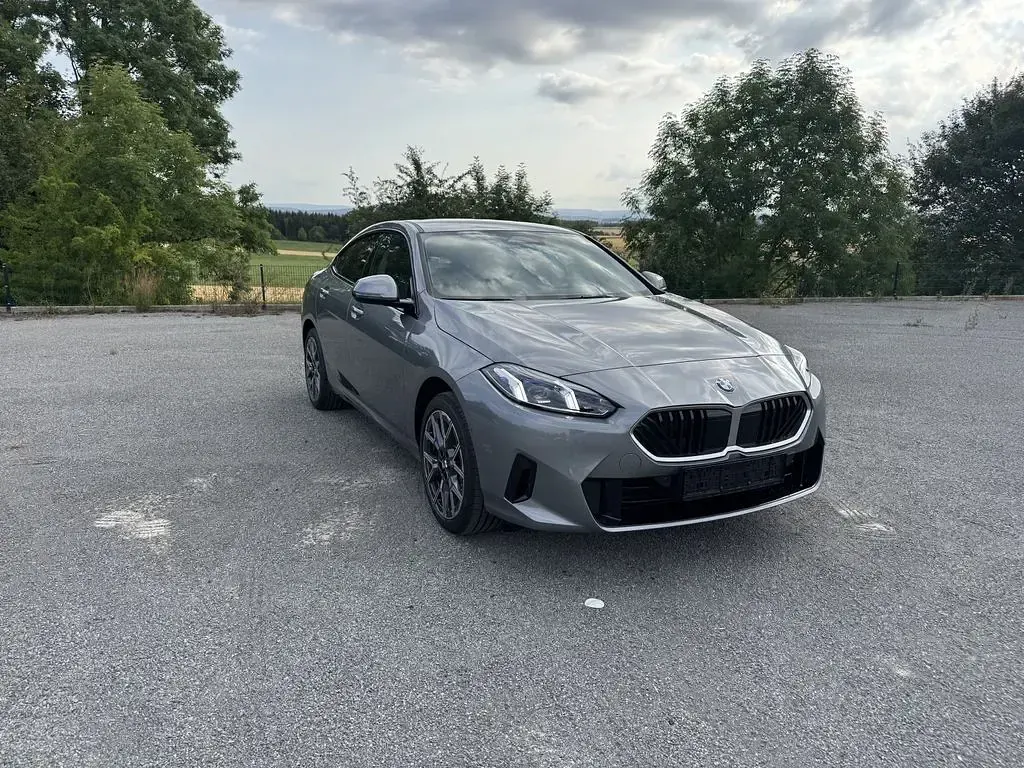 Neu BMW 216 Sport Line 122 PS (89 kW) 2026 Grau Coupé