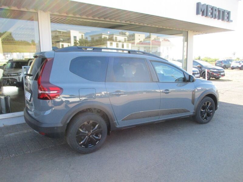 Grün Gebraucht 2023 Dacia Jogger Extreme Limousine | 23.245 € (Etwas zu teuer) - Bild 1/4