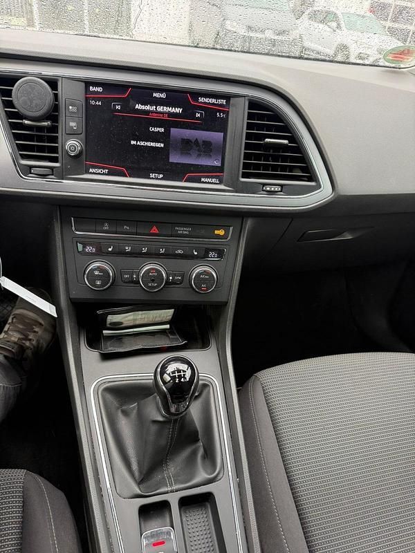 Gebraucht Seat Leon 125 PS (91 kW) 2017 Grau Limousine