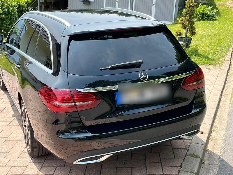 Gebraucht Mercedes C300e Avantgarde 268 PS (197 kW) 2020 Schwarz Kombi