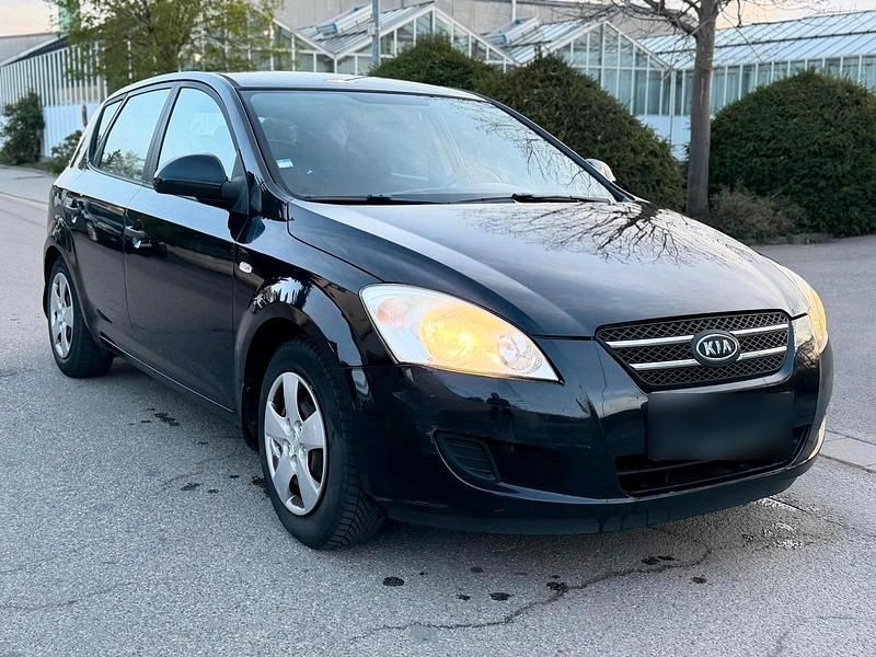 Gebraucht Kia Ceed 109 PS (80 kW) 2009 Schwarz Kleinwagen