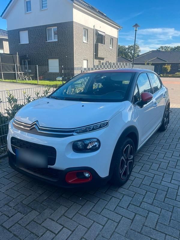 Weiß Gebraucht 2018 Citroën C3 PureTech Limousine | 8.900 € (Fairer Preis) - Bild 1/4