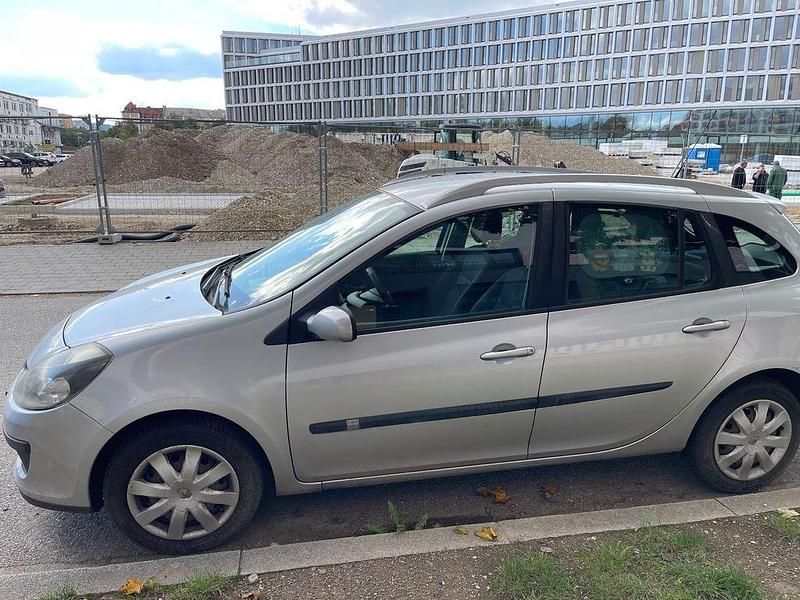 Gebraucht Renault Clio II 101 PS (74 kW) 2008 Silber Limousine