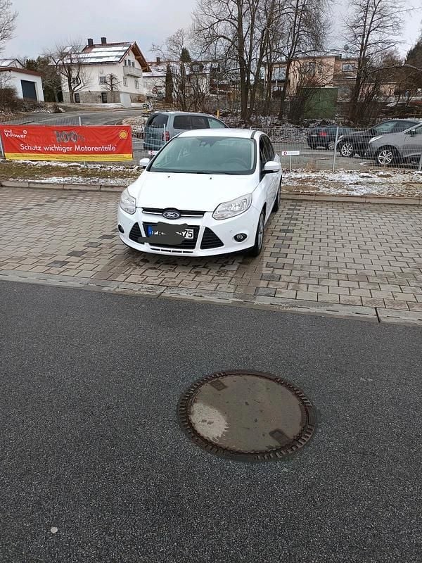 Gebraucht Ford Focus 125 PS (91 kW) 2015 Weiß Kombi