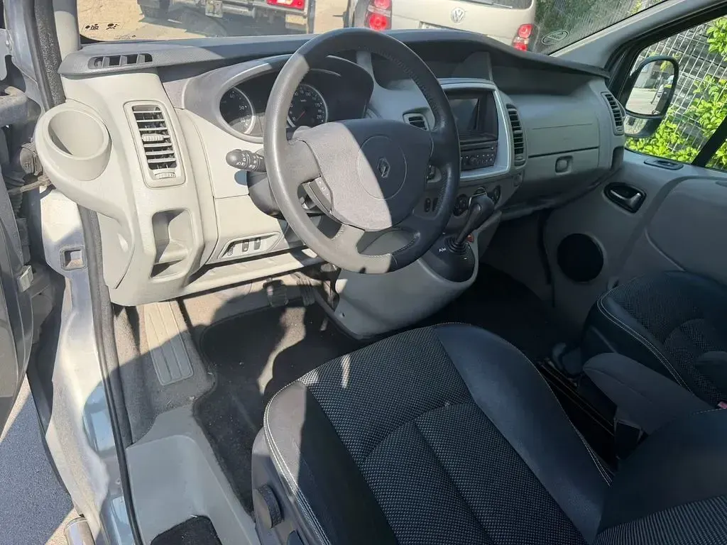 Gebraucht Renault Trafic 114 PS (83 kW) 2014 Grau Van / Kleinbus