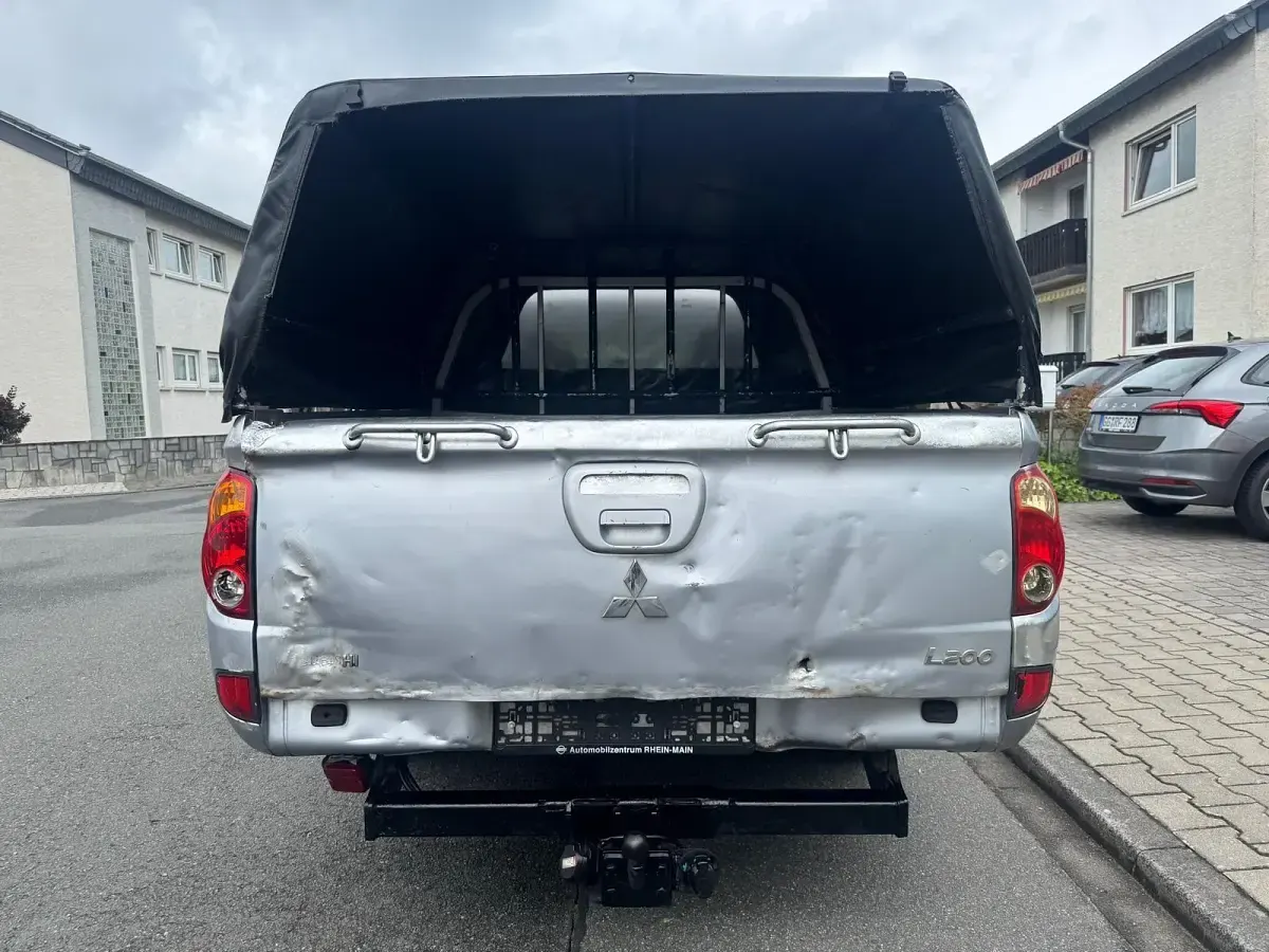 Używany Mitsubishi L200 127 KM (93 kW) 2012 Srebrny Pickup