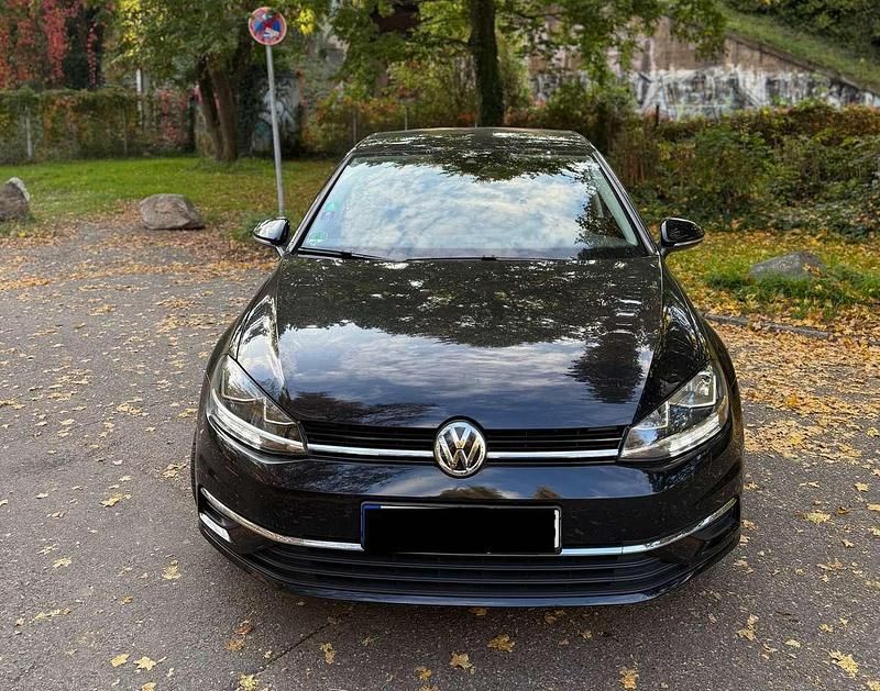 Schwarz Gebraucht 2019 VW Golf VII IQ Drive Limousine | 15.500 € (Fairer Preis) - Bild 1/4