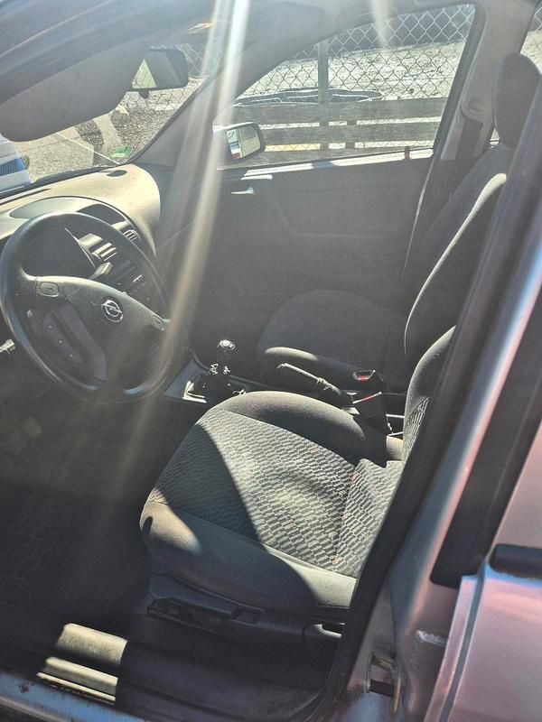 Gebraucht Opel Astra 105 PS (77 kW) 2001 Silber Kombi