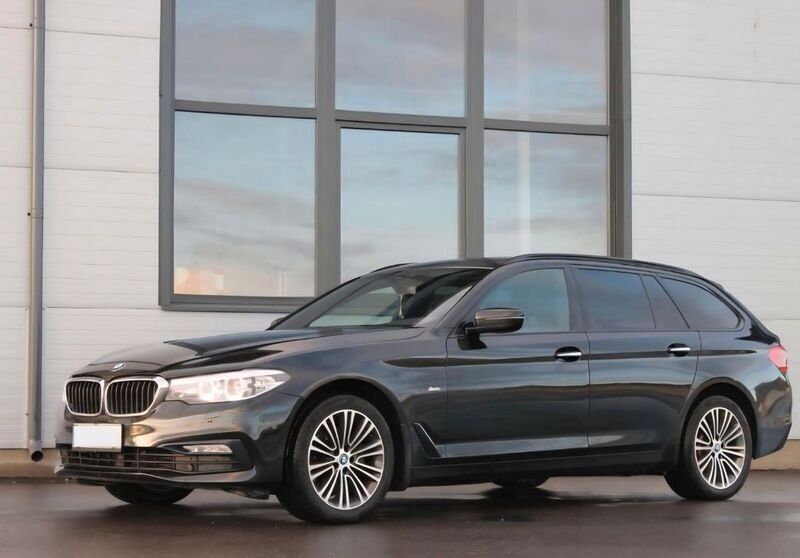 Schwarz Gebraucht 2018 BMW 520 Sport Line Kombi | 21.900 € (Guter Preis) - Bild 1/4