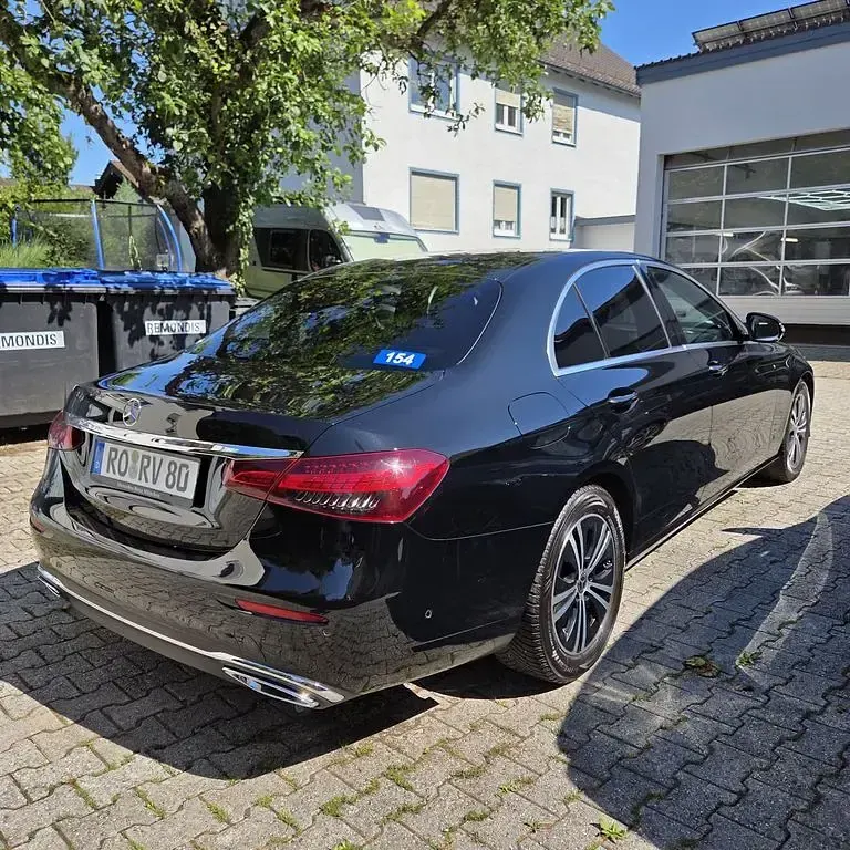 Gebraucht Mercedes E220 Avantgarde 200 PS (147 kW) 2023 Schwarz Limousine