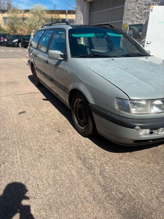Second-hand VW Passat 101 CP (74 kW) 1996 Gri Berlinǎ
