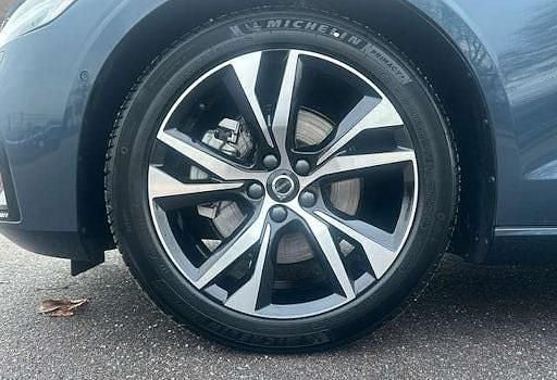 Gebraucht Volvo V60 Plus 197 PS (144 kW) 2025 Blau Kombi