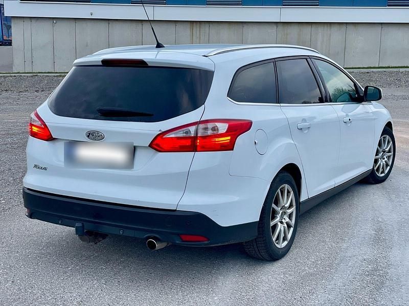 Gebraucht Ford Focus Titanium 140 PS (102 kW) 2013 Weiß Kombi