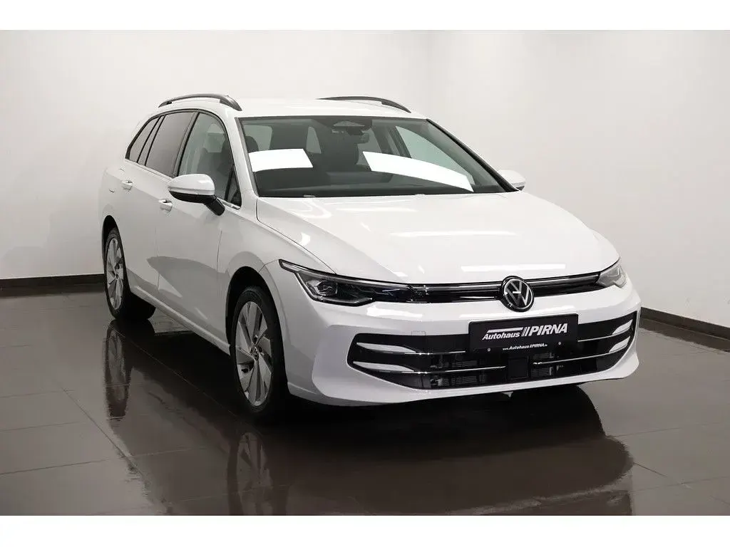 Gebraucht VW Golf VIII Style 150 PS (110 kW) 2025 Weiß Kombi