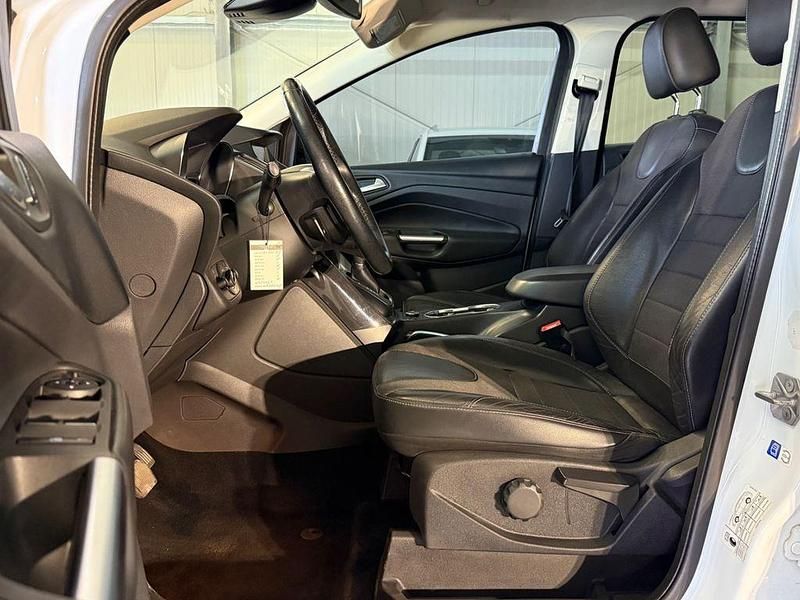 Gebraucht Ford Kuga Titanium 179 PS (131 kW) 2016 Weiß SUV