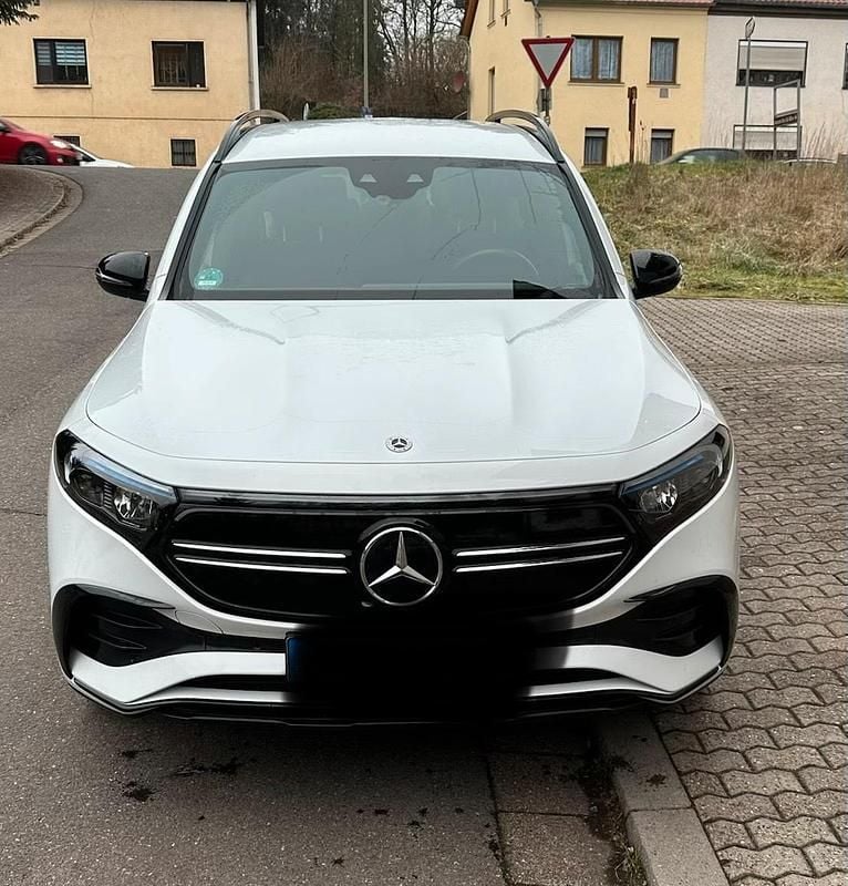 Weiß Gebraucht 2023 Mercedes EQB300 AMG SUV | 34.500 € (Guter Preis) - Bild 1/4