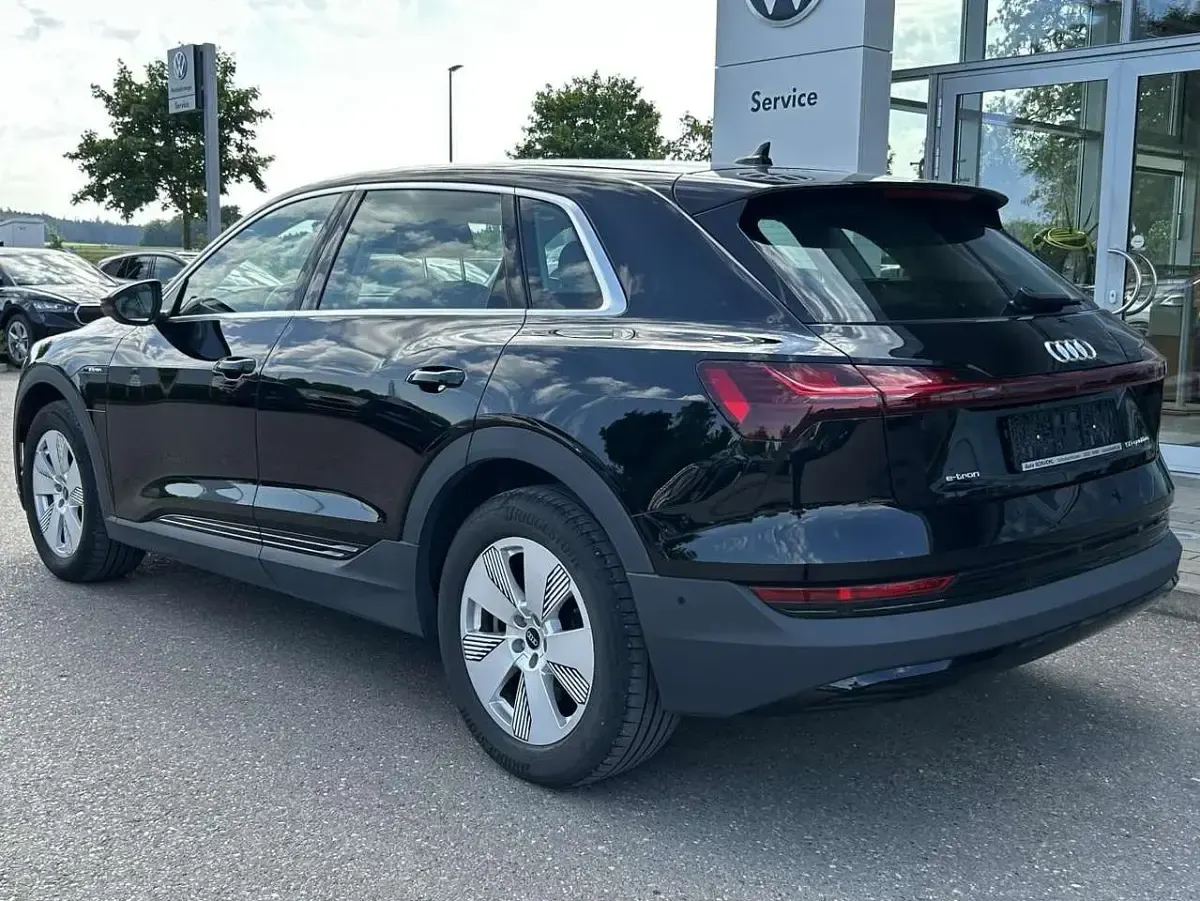 Gebraucht Audi e-tron 230 kW (313 PS) 2022 Schwarz SUV