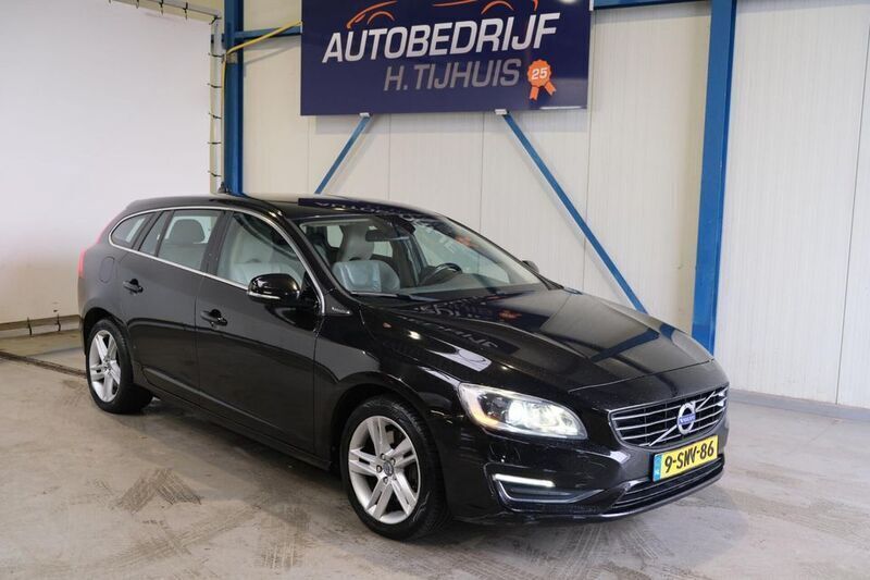 Schwarz Gebraucht 2013 Volvo V60 Summum Kombi | 5.500 € (Fairer Preis) - Bild 1/4