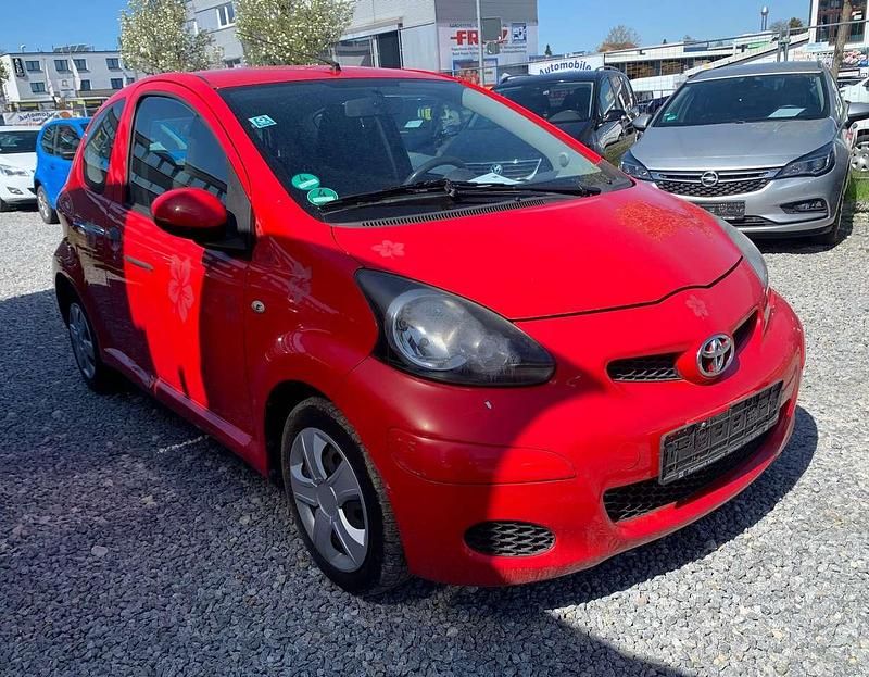 Gebraucht Toyota Aygo 68 PS (50 kW) 2010 Rot Kleinwagen
