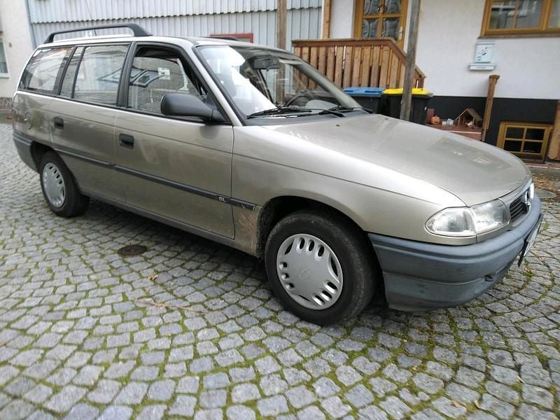 Grau Gebraucht 1996 Opel Astra Kombi | 1.399 € (Guter Preis) - Bild 1/4