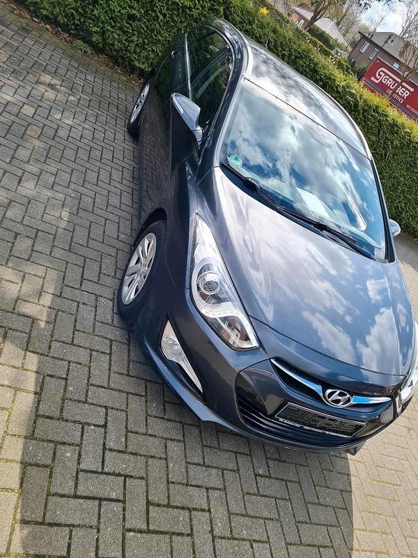 Gebraucht Hyundai i40 136 PS (100 kW) 2012 Silber Kombi