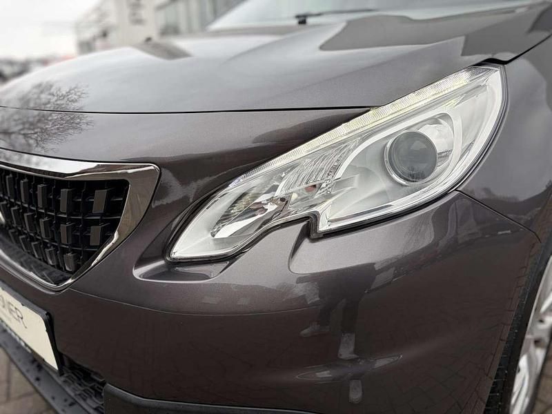 Gebraucht Peugeot 2008 Active 110 PS (80 kW) 2017 Platiniumgrau SUV