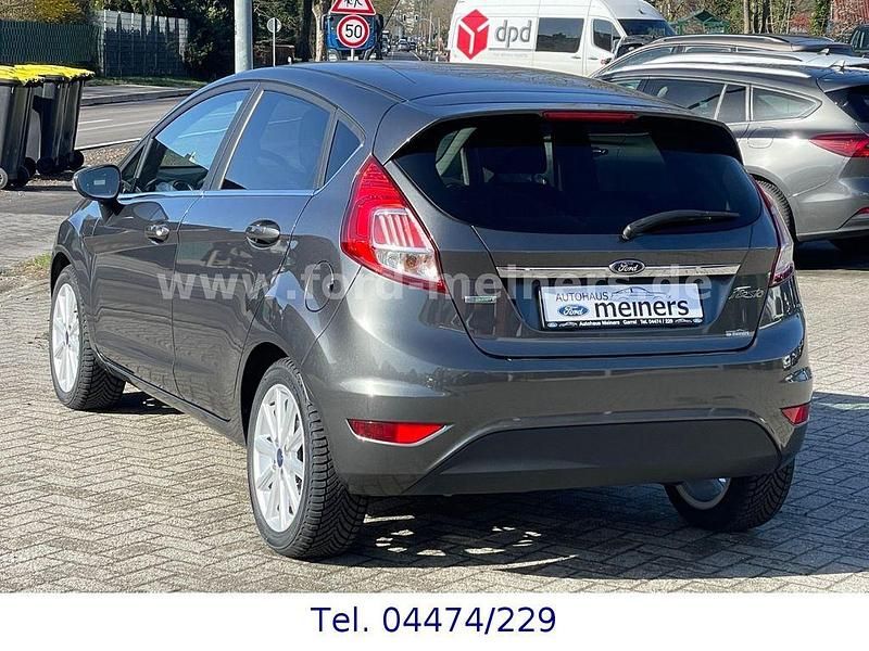 Gebraucht Ford Fiesta Titanium 101 PS (74 kW) 2016 Grau Limousine