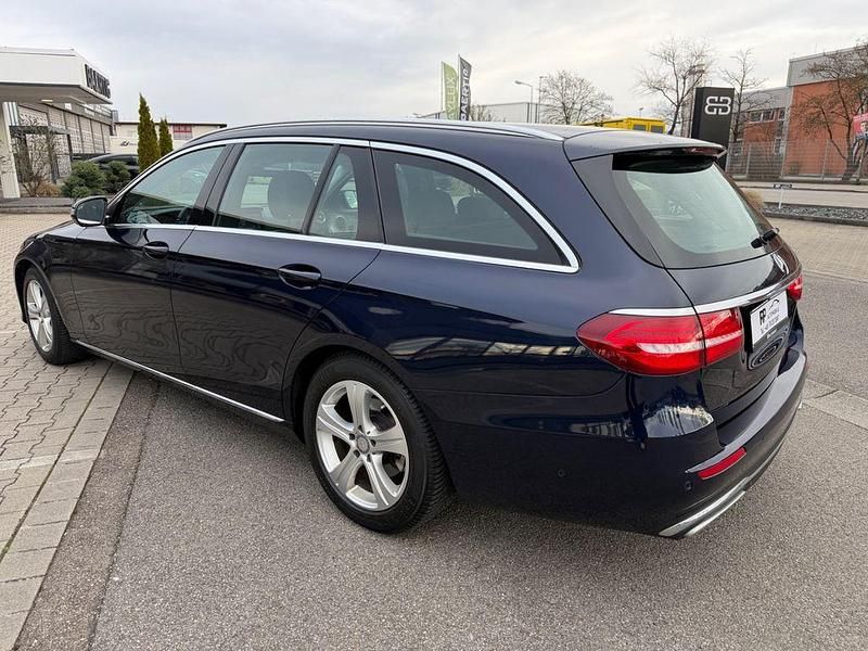 Gebraucht Mercedes E220 Avantgarde 194 PS (142 kW) 2016 Blau Kombi