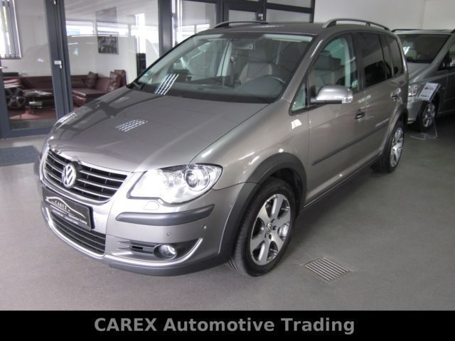 Grau metallic Gebraucht 2008 VW Touran Cross Van / Kleinbus | 9.990 € (Teuer) - Bild 1/4