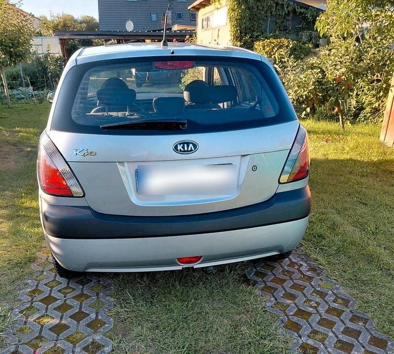 Gebraucht Kia Rio 96 PS (70 kW) 2009 Grau Limousine