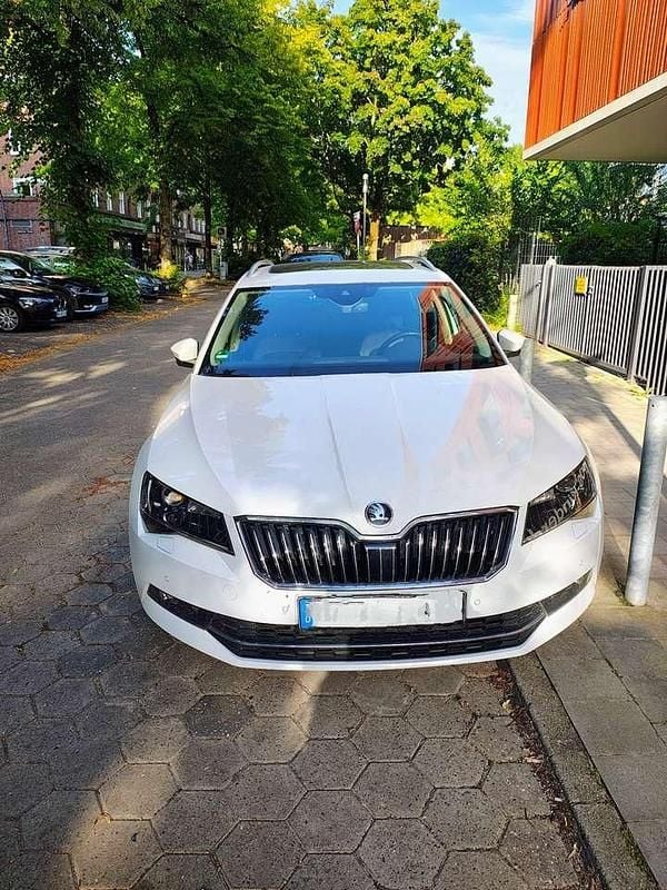Weiß Gebraucht 2015 Skoda Superb Kombi | 13.000 € (Fairer Preis) - Bild 1/4