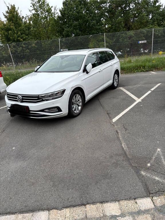 Weiß Gebraucht 2020 VW Passat Kombi | 14.900 € (Fairer Preis) - Bild 1/4