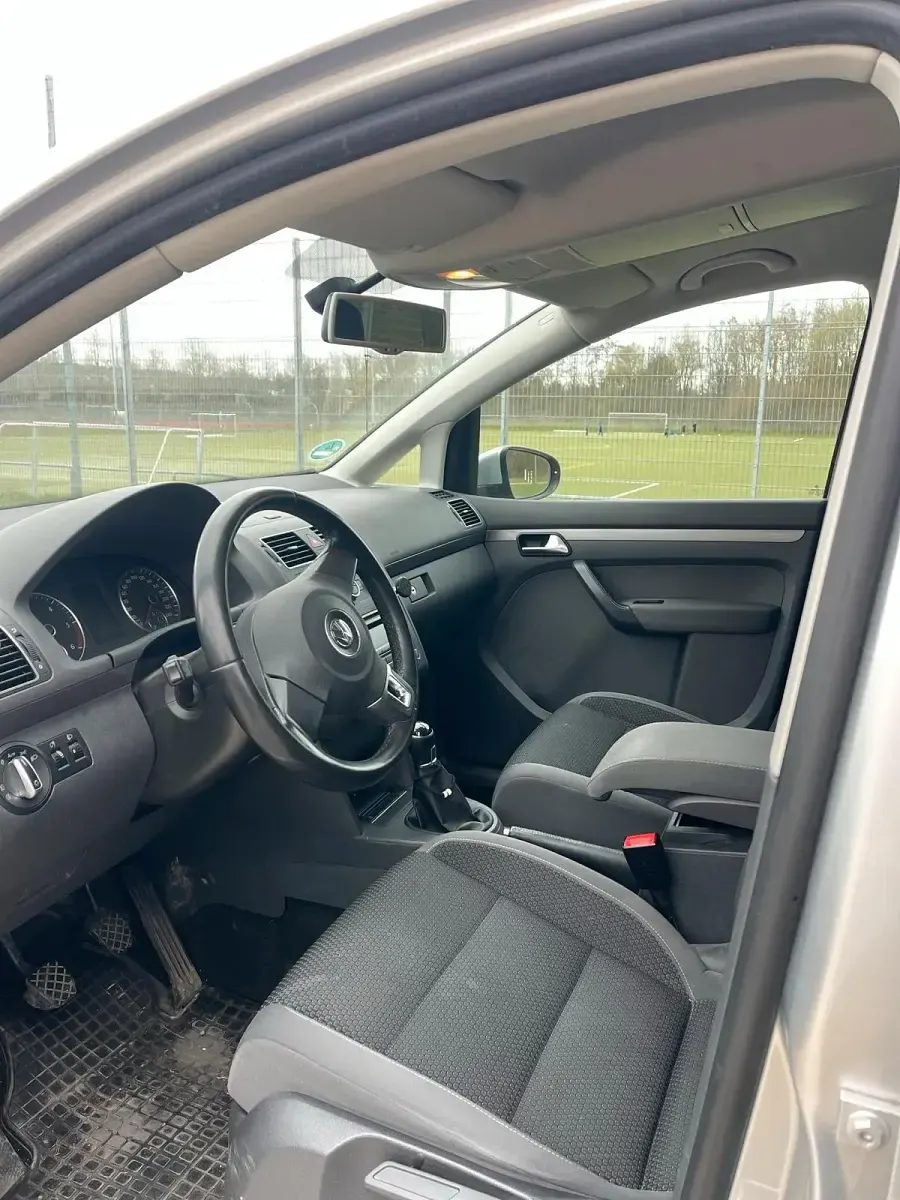 Gebraucht VW Touran 105 PS (77 kW) 2012 Grau Van / Kleinbus