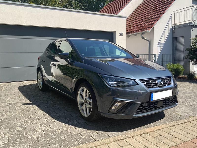 Grau Gebraucht 2020 Seat Ibiza FR Limousine | 10.490 € (Fairer Preis) - Bild 1/4