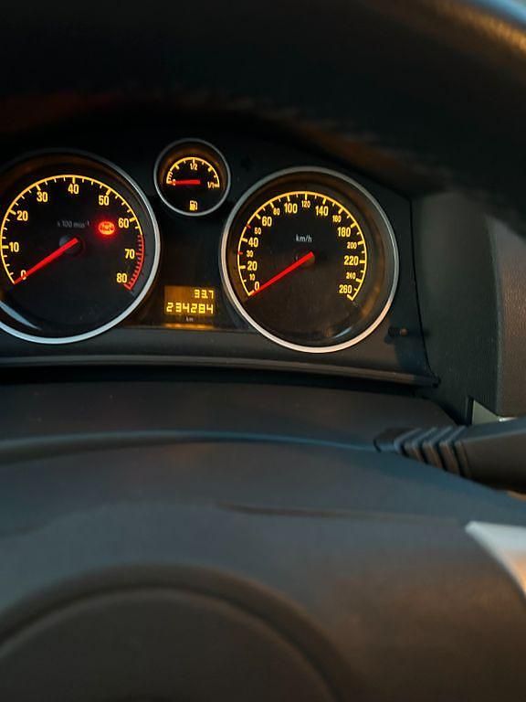 Gebraucht Opel Astra 116 PS (85 kW) 2008 Silber Limousine