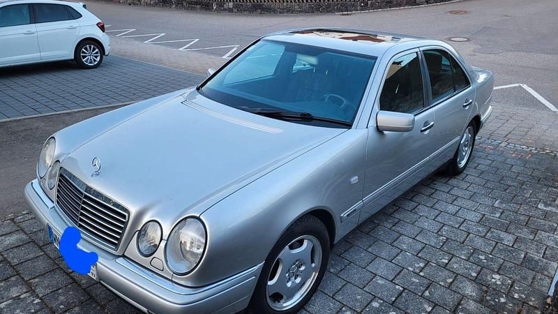 Gebraucht Mercedes E280 Avantgarde 193 PS (141 kW) 1996 Silber Limousine