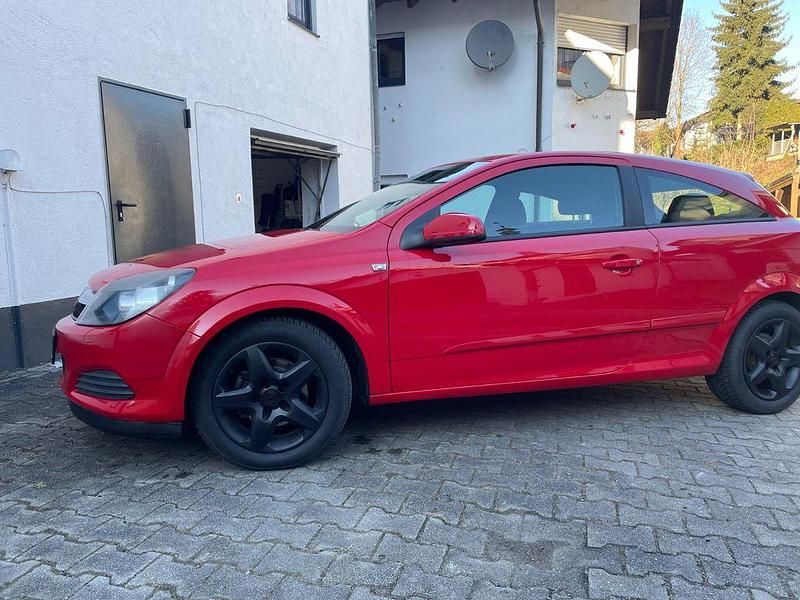 Gebraucht Opel Astra GTC 90 PS (66 kW) 2008 Rot Coupé