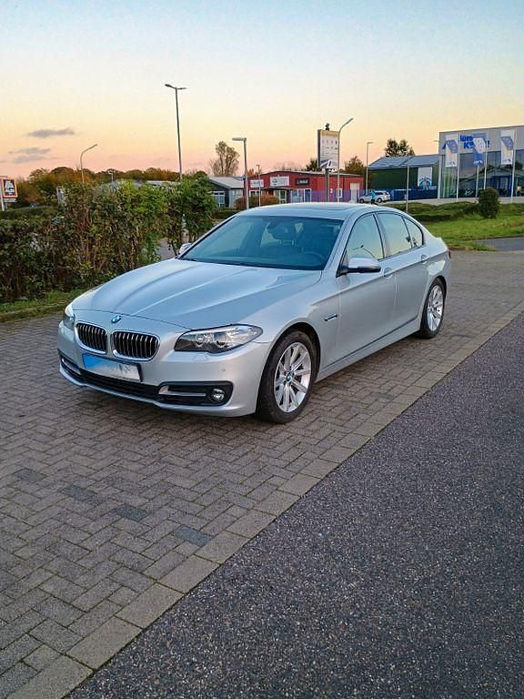 Silber Gebraucht 2015 BMW 535 Luxury Line Kombi | 15.555 € (Superpreis) - Bild 1/4