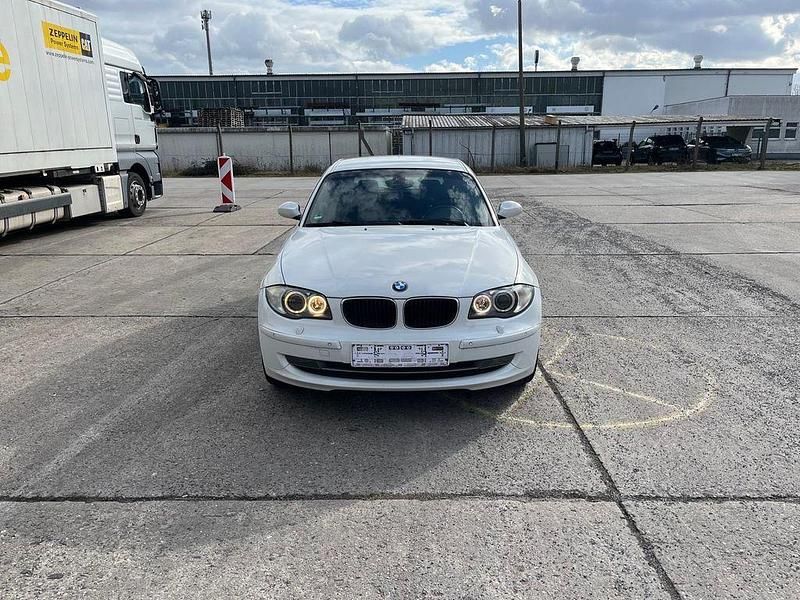 Gebraucht BMW 118 143 PS (105 kW) 2007 Weiß Kleinwagen