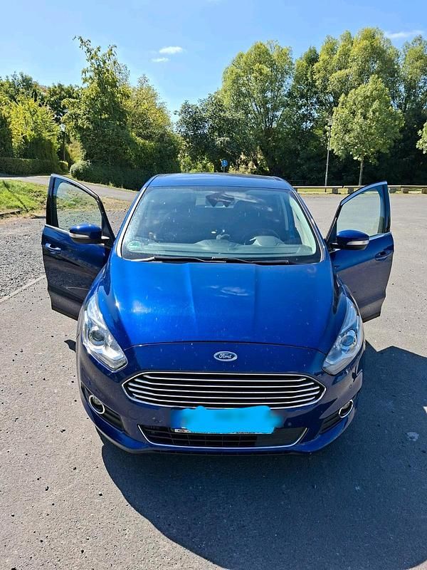 Blau Gebraucht 2017 Ford S-MAX S Van / Kleinbus | 9.000 € (Superpreis) - Bild 1/4