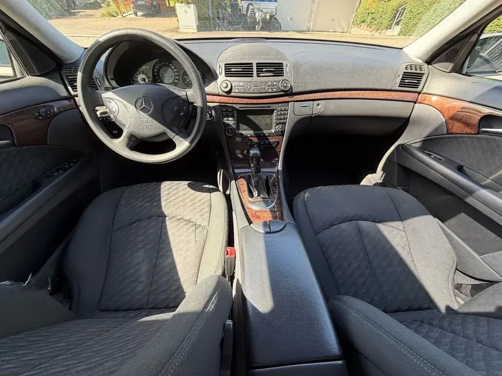 Second-hand Mercedes E220 150 CP (110 kW) 2004 Argintiu Berlinǎ