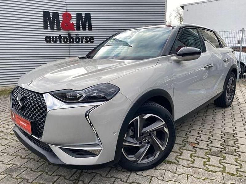 Polarweiß Gebraucht 2021 DS Automobiles DS3 Crossback Grand Chic SUV | 18.900 € (Fairer Preis) - Bild 1/4