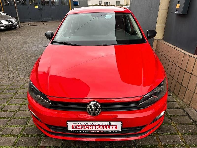 Gebraucht VW Polo 65 PS (47 kW) 2019 Rot Limousine