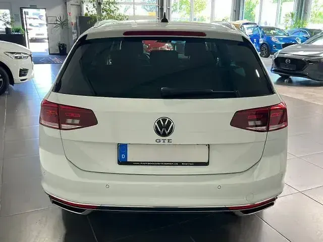 Gebraucht VW Passat GTE 218 PS (160 kW) 2021 Pure white Kombi