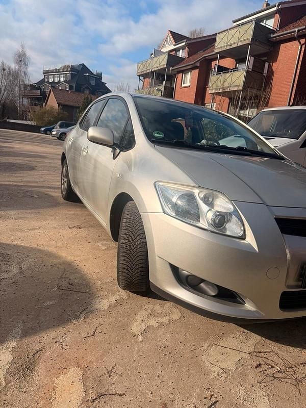 Gebraucht Toyota Auris 124 PS (91 kW) 2008 Silber Kleinwagen