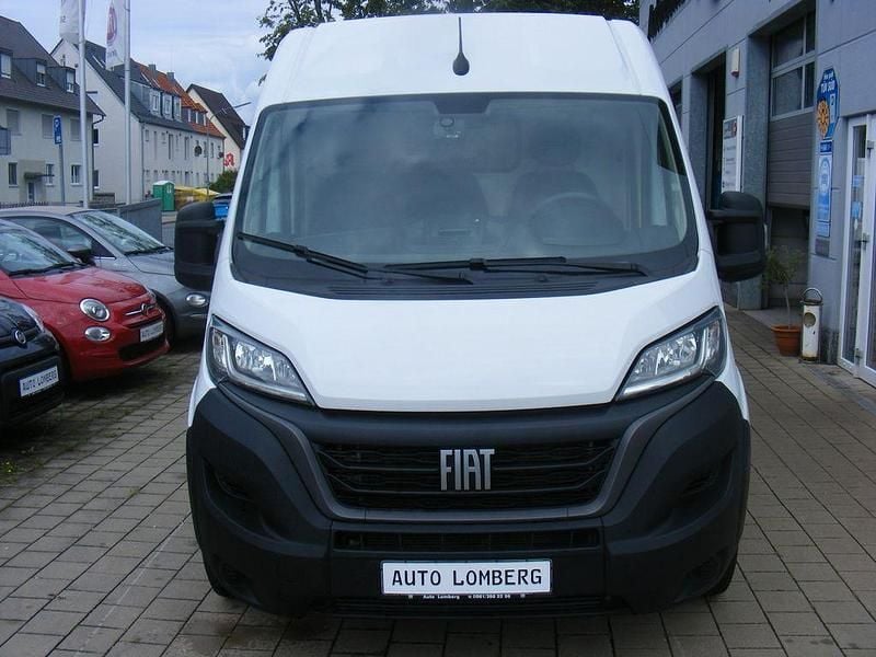 Weiß Gebraucht 2023 Fiat Ducato Van | 19.900 € - Bild 1/4